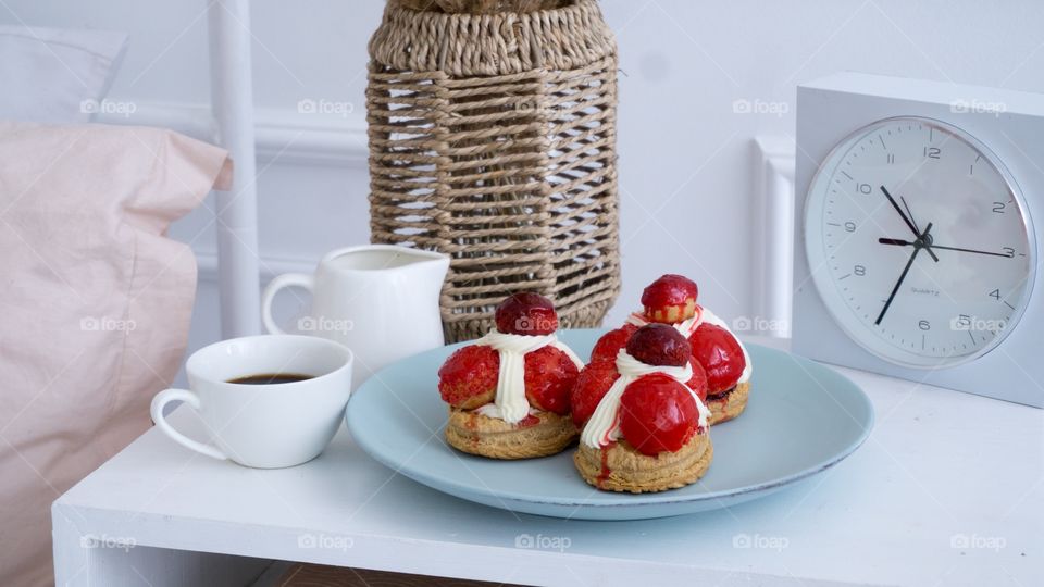 cakes with coffee for dessert