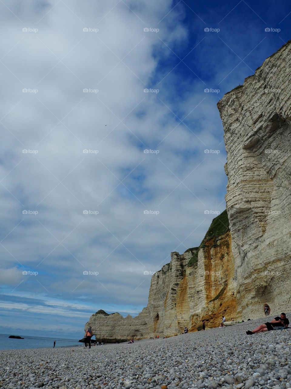 Lau down by the cliffs