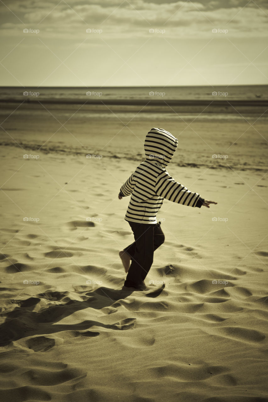 Kid running on the beach. Thitiwin enjoying the beach at Le Touquet - France