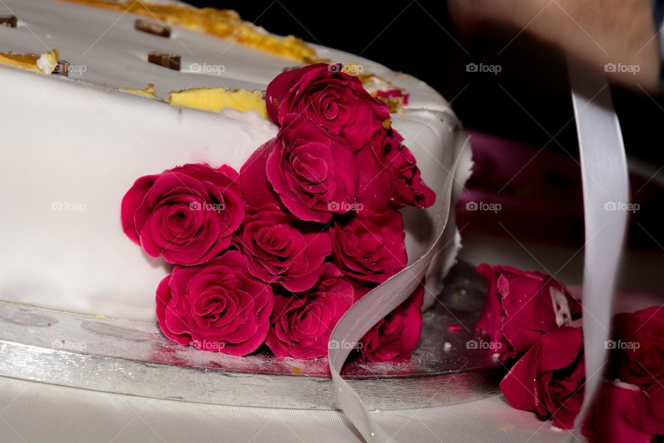 Wedding cake with pink roses
