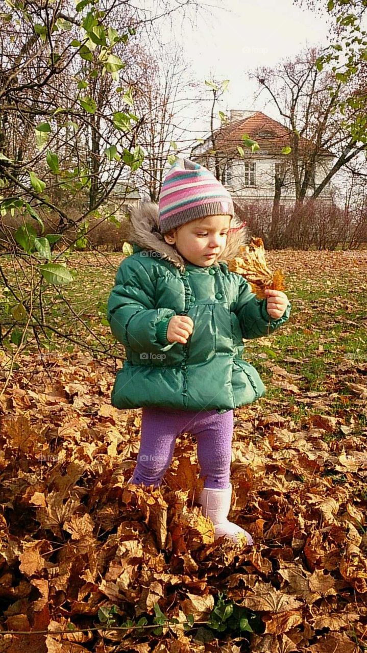 Girl playing with leaf