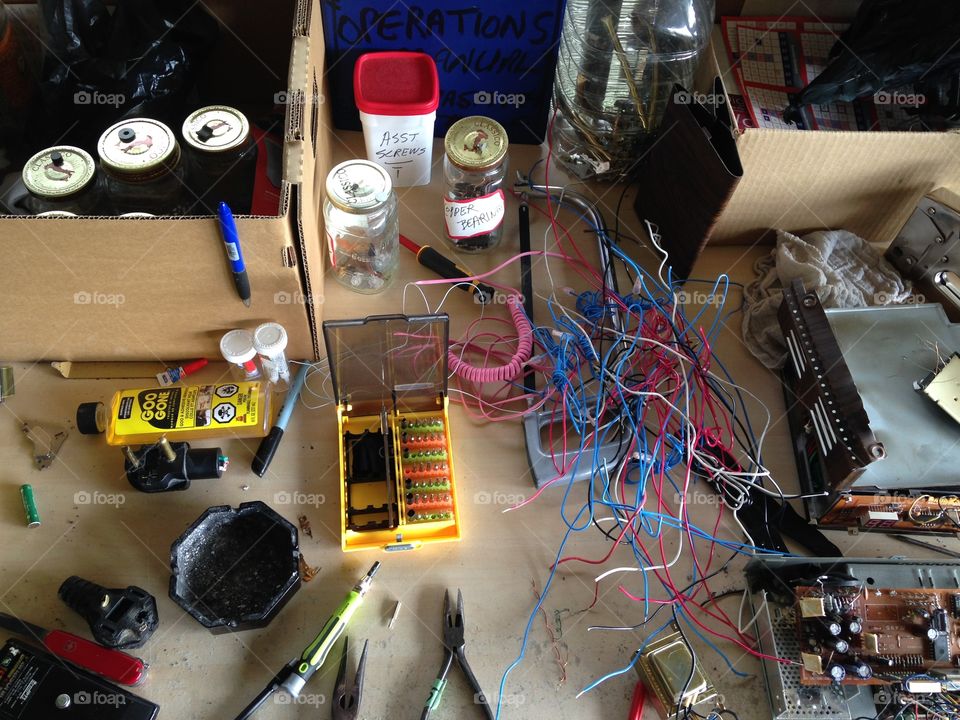 The work area of a hobby e-waste scrapper