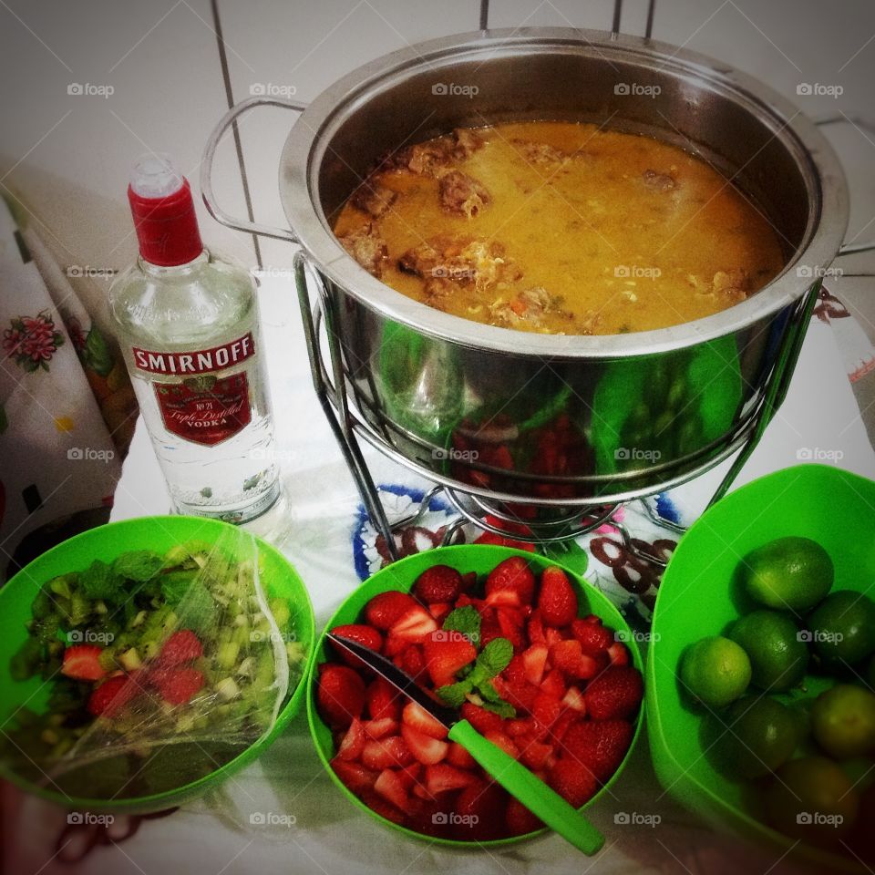 Pescoço d peru caipirinha drink food