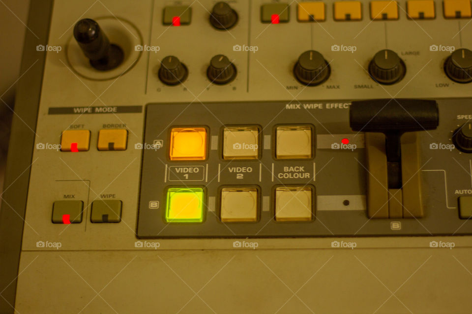 DIGITAL VIDEO AND AUDIO MIXER