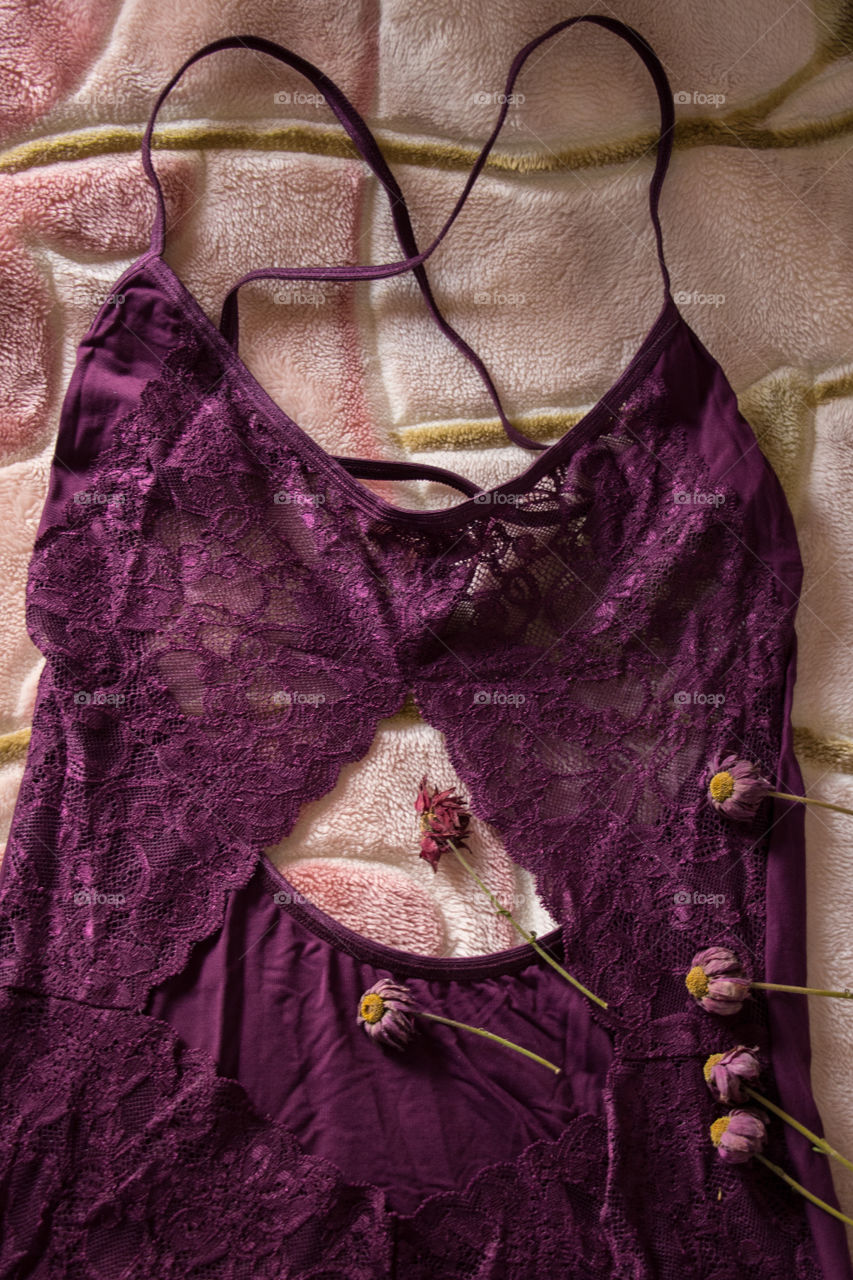 Purple story . A press and a rose don't separate.