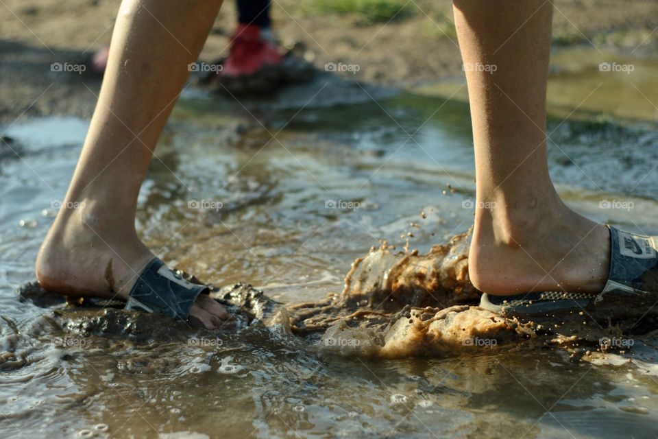 Nothing more difficult than running in flip-flops in the mud. But when you are a child, the difficult is always achievable.