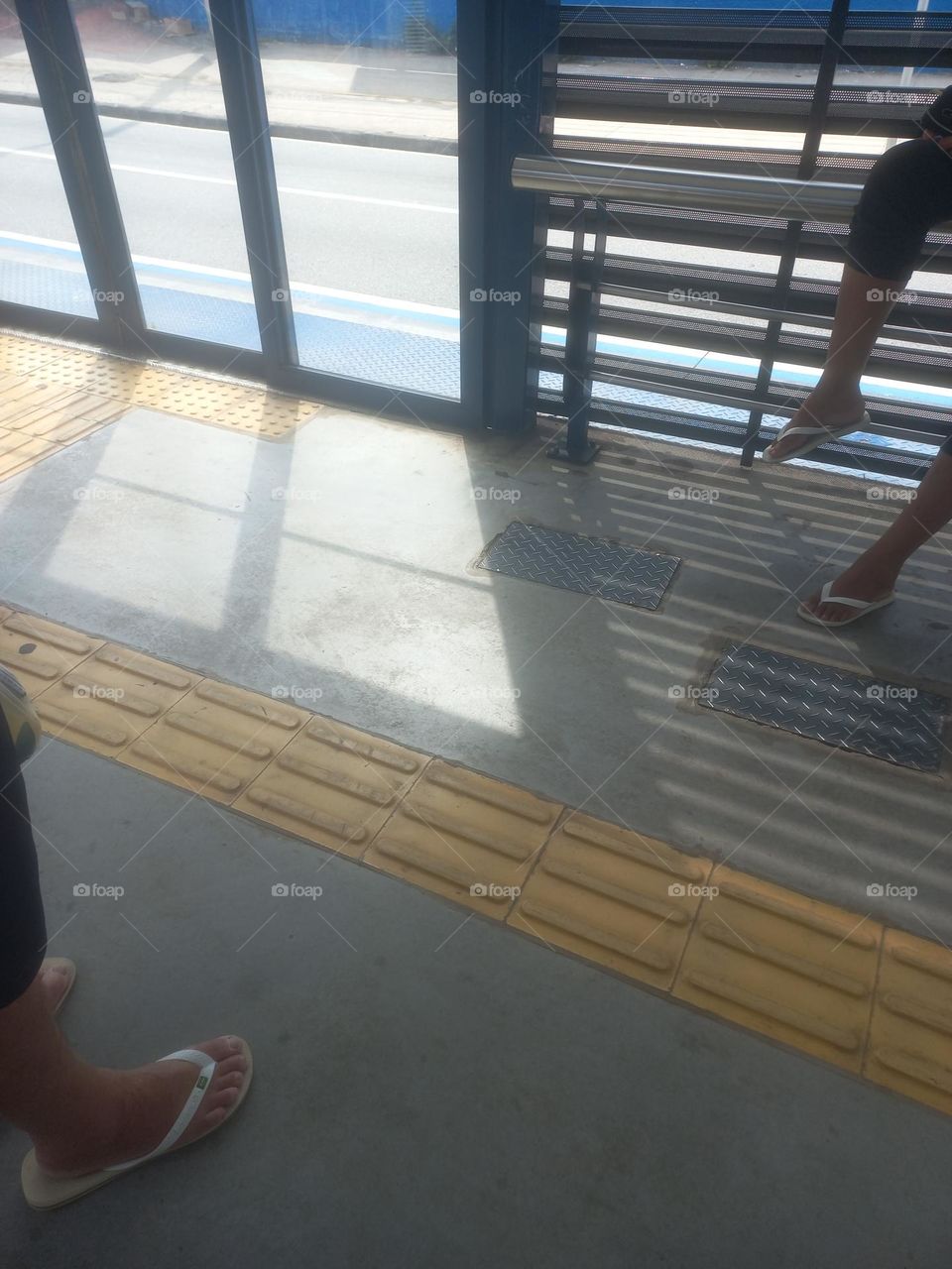 Chinelos nos pés, leveza no corpo e na alma. Os chinelos havaianas , são os queridinhos que compõem  o look ideal do dia a dia.