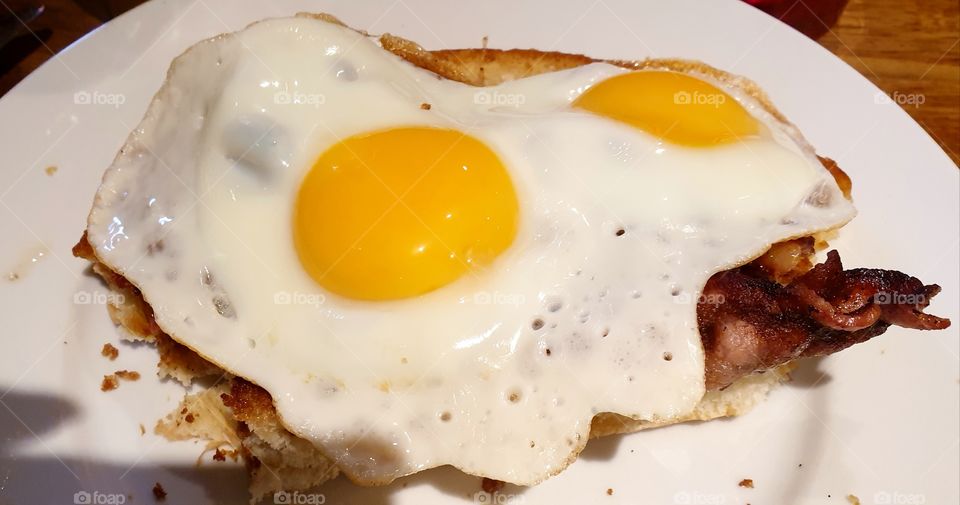 Egg and bacon sandwich