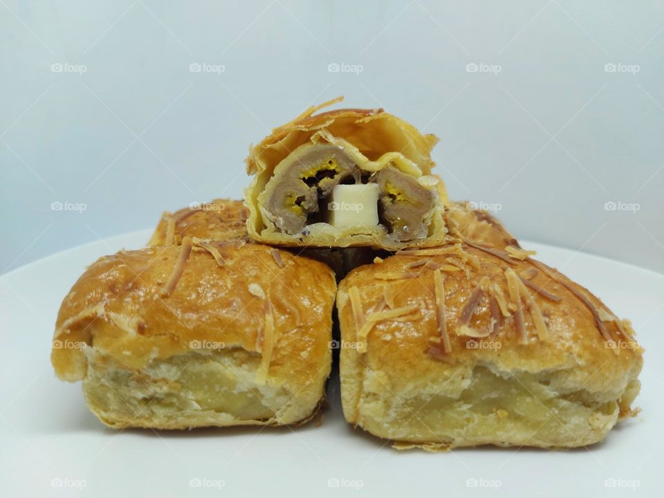 Banana and cheese roll cake