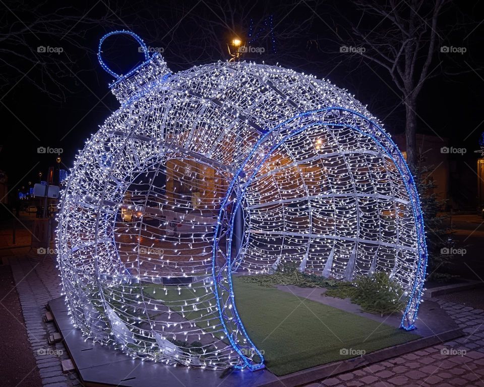 Illumination in the shape of a giant Christmas bauble
