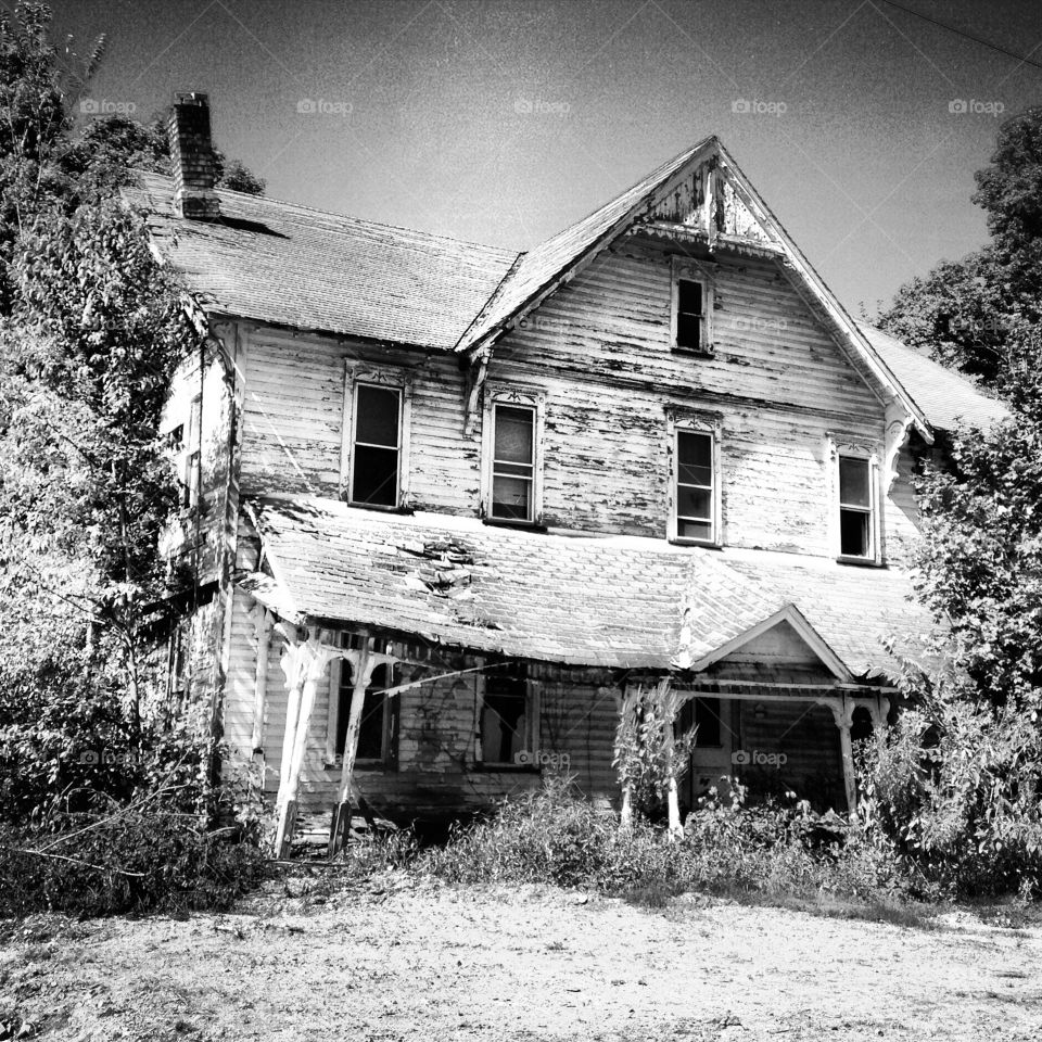 Abandoned Farmhouse 