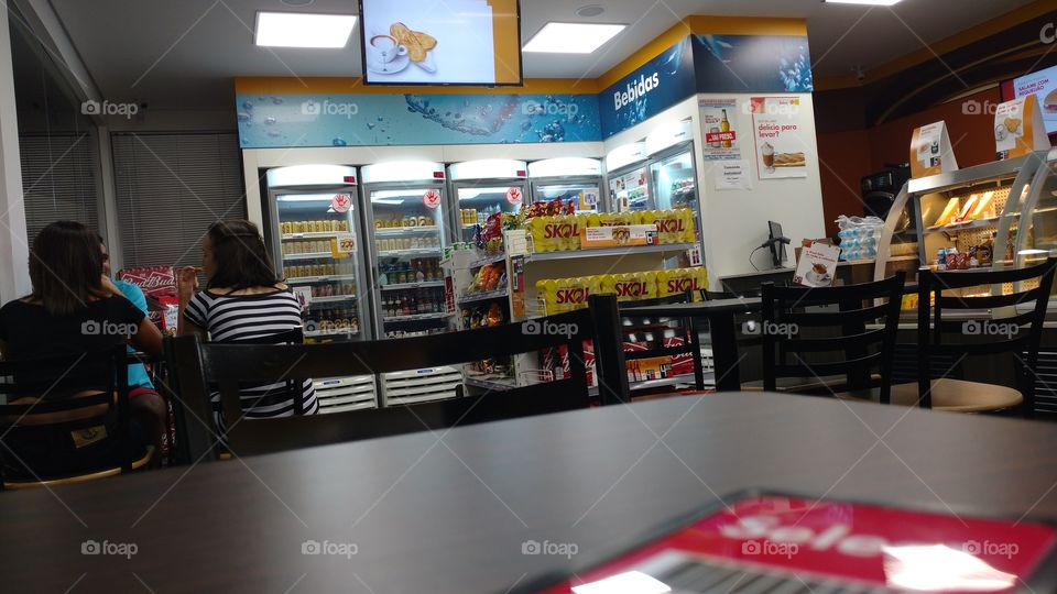 Conveniência, lanchonete, pessoas, bar.