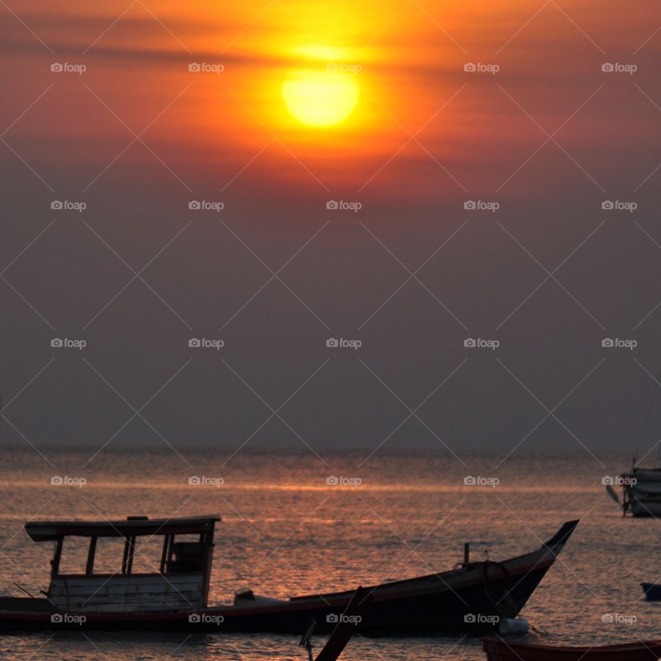 Boat ta sunset