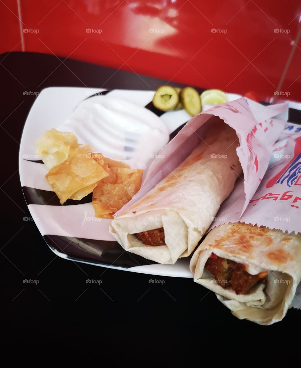 Breakfast ( Red effects, frame the subject )