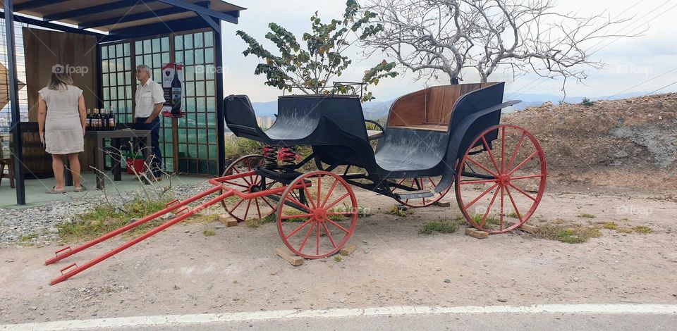 decorative float, wheels, horses, circle