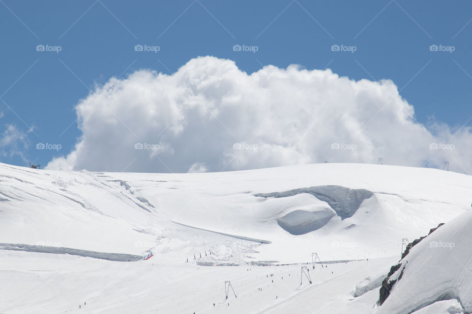 Summer skiing glacier Plateau Rosa Breuil-Cervinia Italy, Italia, Italien glaciär skidåkning 