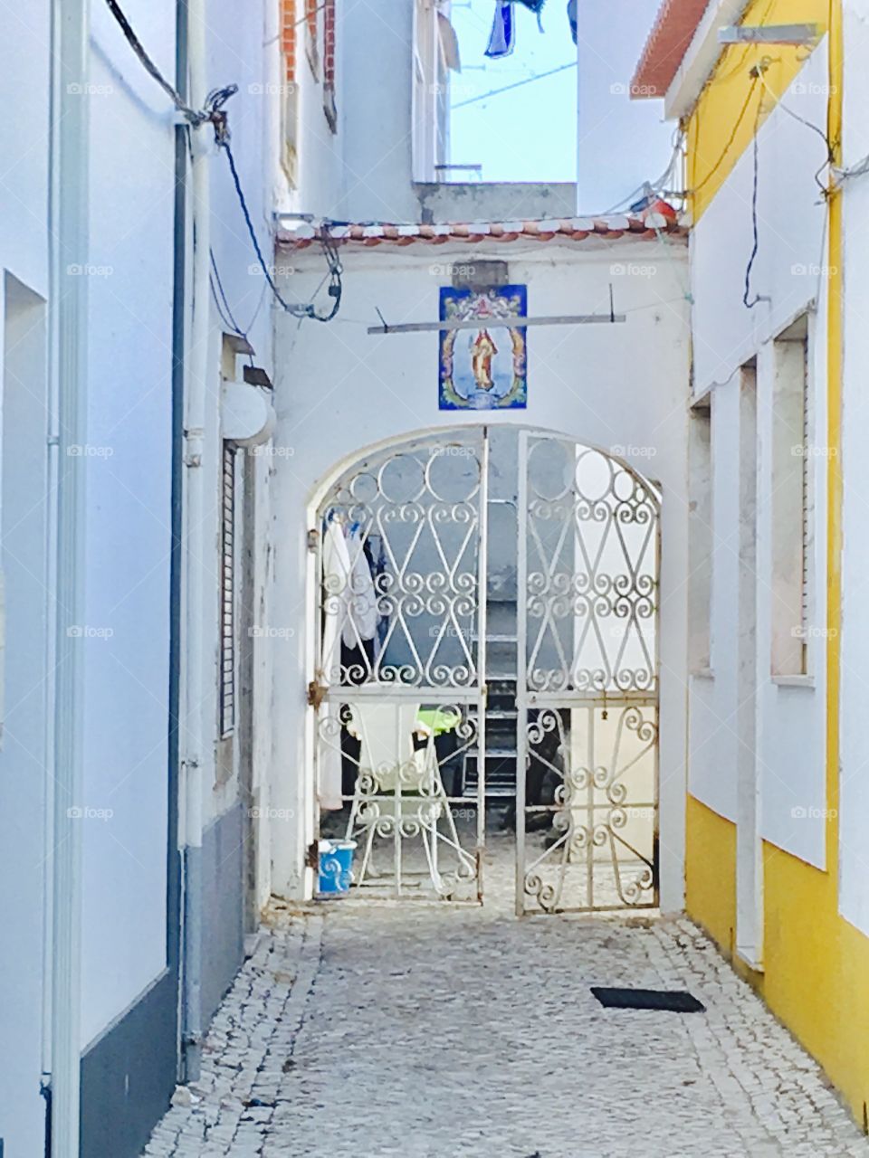 Alley's Gate 