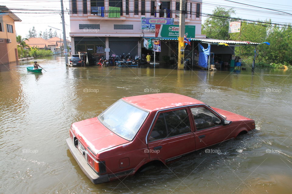 There is a car crash in the flood.