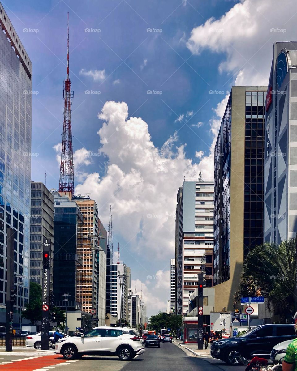 São Paulo, a gigante capital do nosso estado. 
Uma muvuca organizada, não?
📸 
#FOTOGRAFIAéNOSSOhobby
‘#fotografia #paisagem #landscapes #inspiração #mobgrafia #XôStress