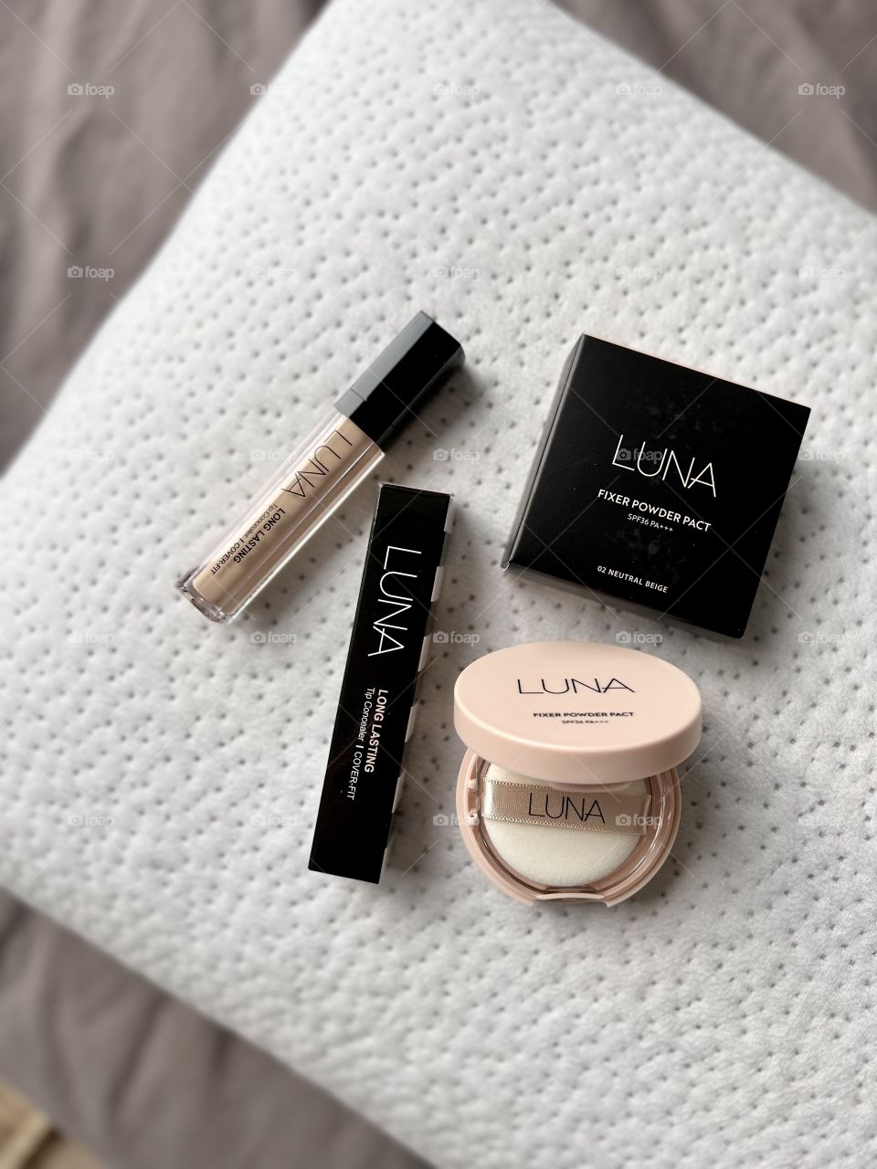 Korean makeup cosmetics brand LUNA - long lasting tip concealer and powder pact