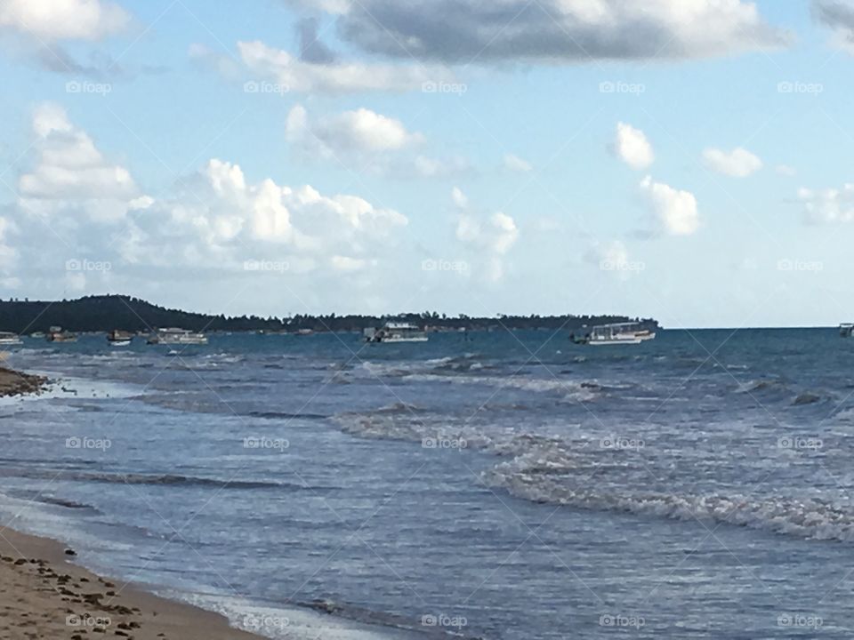 Os barquinhos estão a navegar, prontos para irem ao mar. Rumo ao oceano eles se vão...