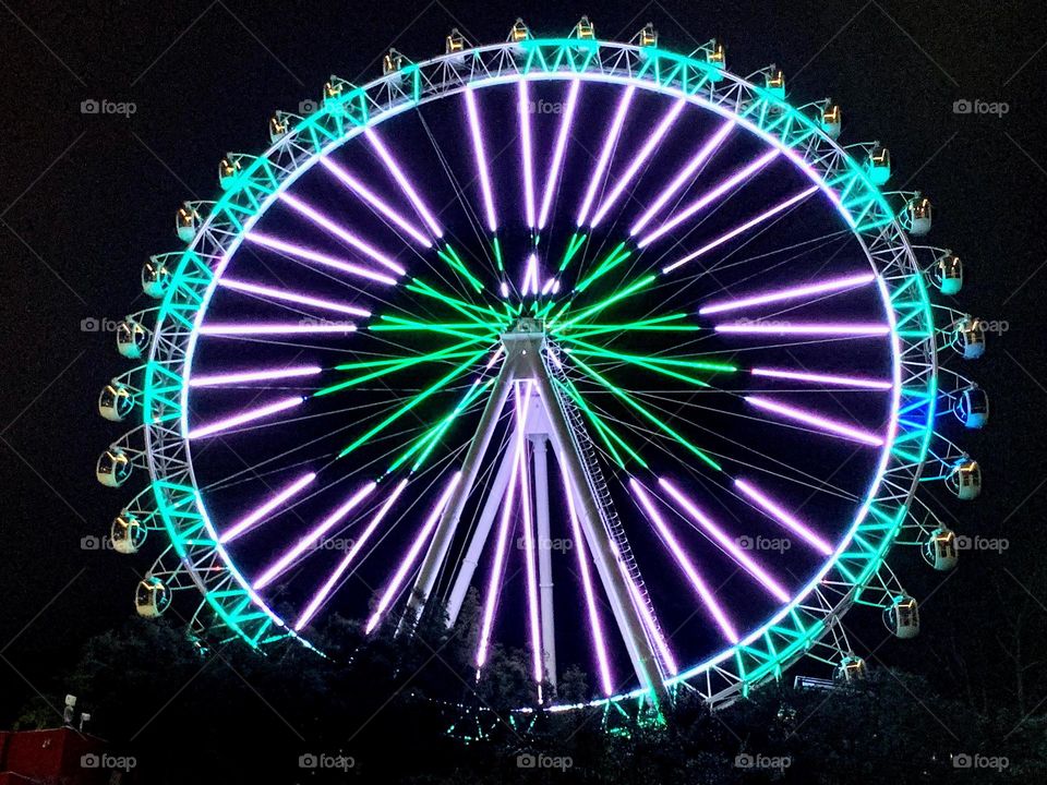 Ferris Wheel in purple neon