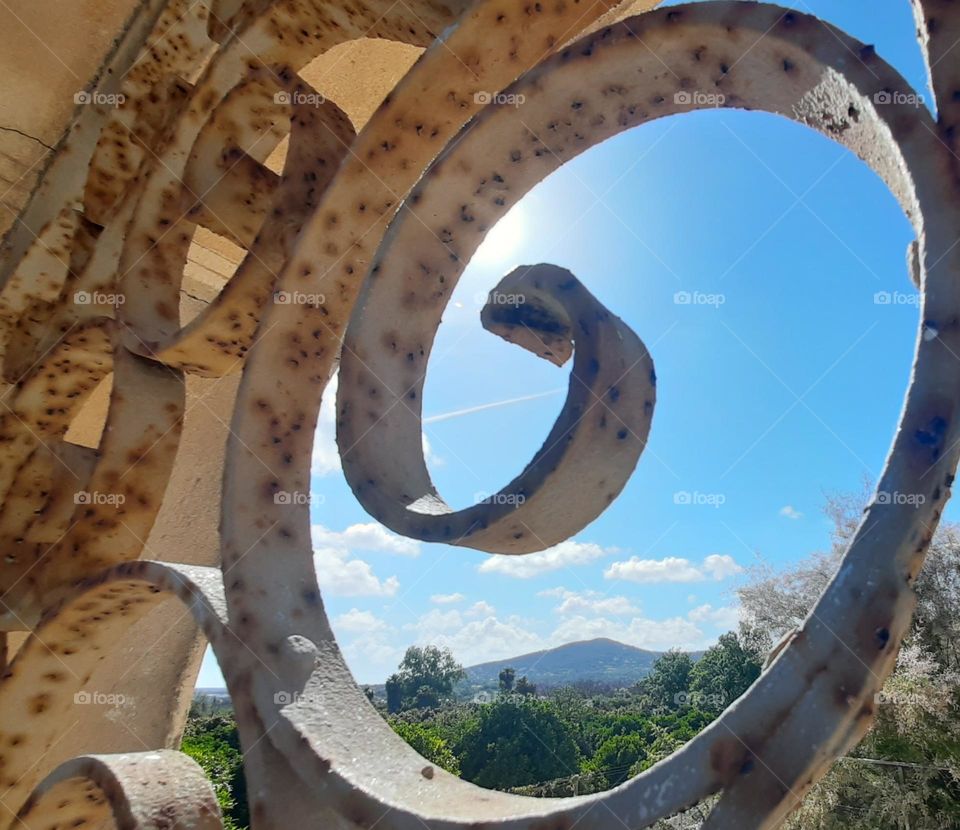 Old Fence meets Mountain