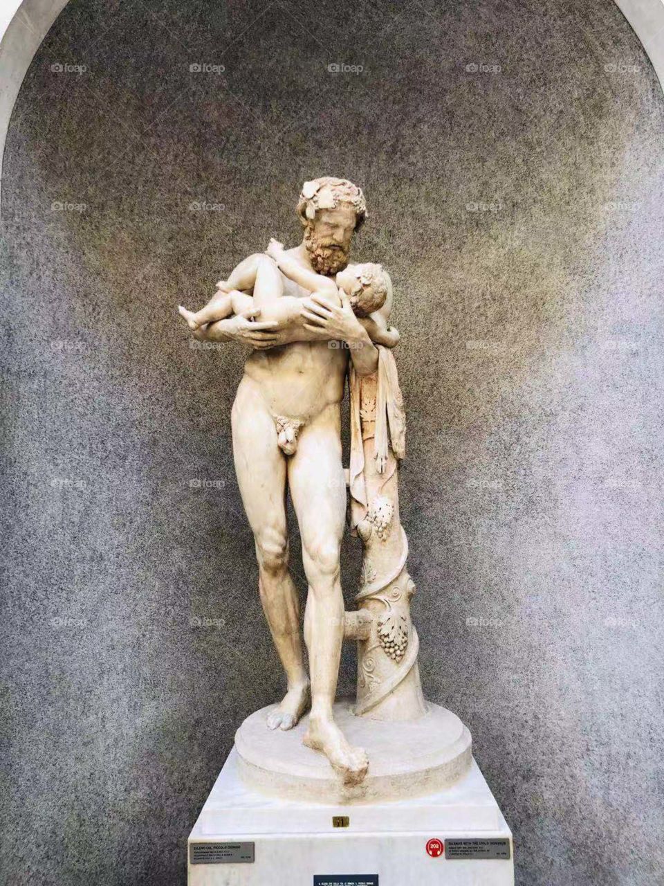 statue