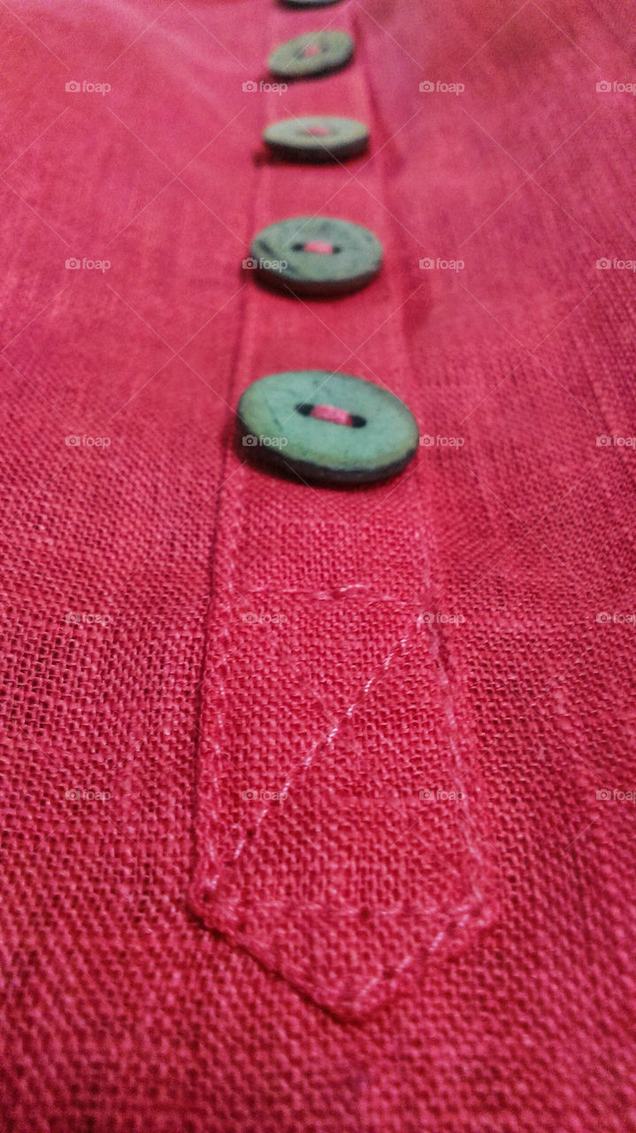 The wooden buttons to sew to linen fabric