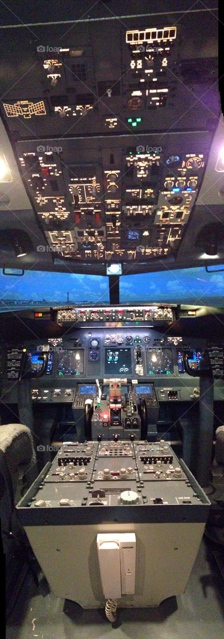 B737 cockpit panorama
