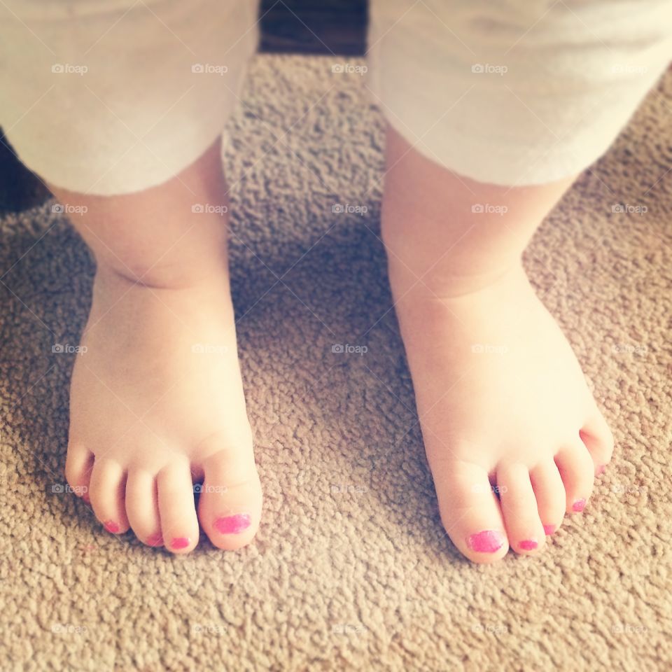 Tiny toes