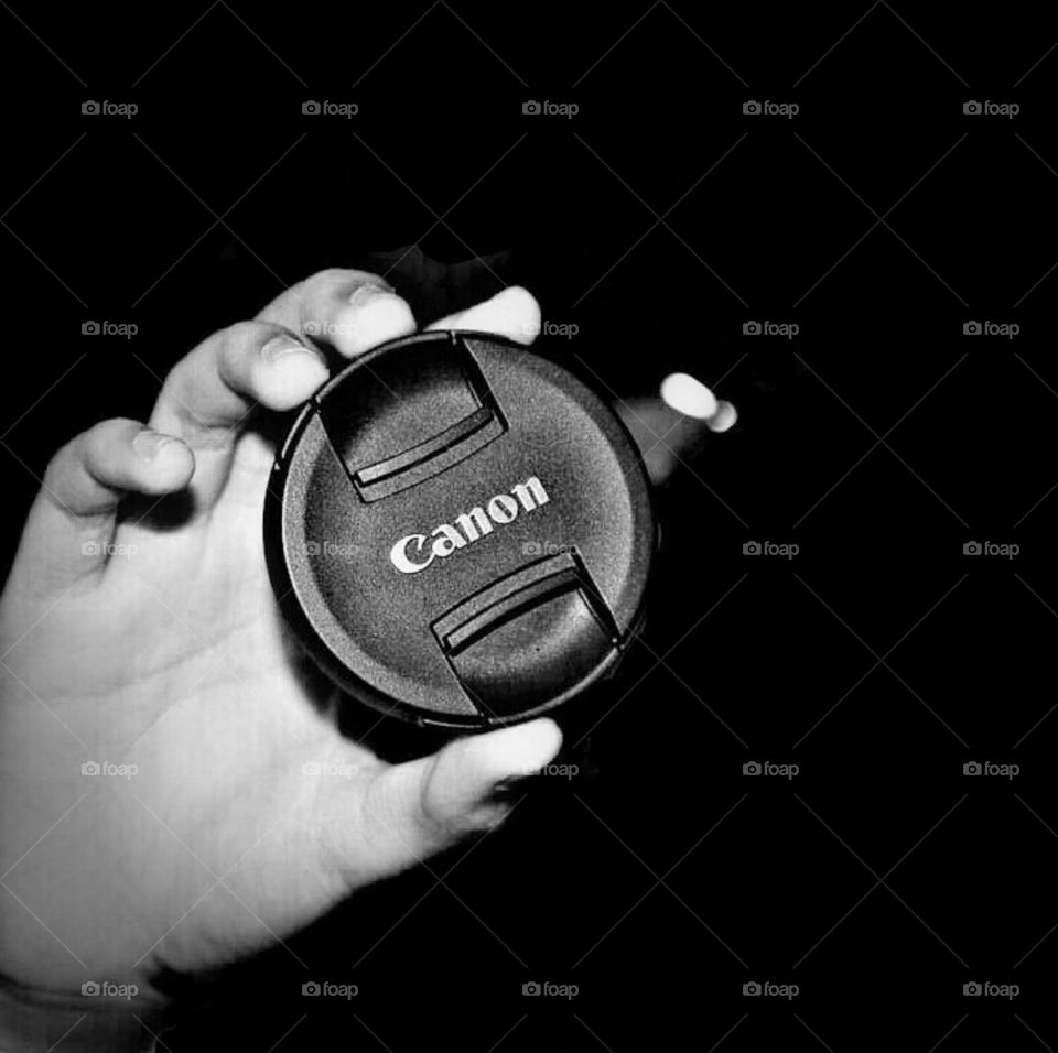 canon in the dark,..... taken by assus.  selfi camera application