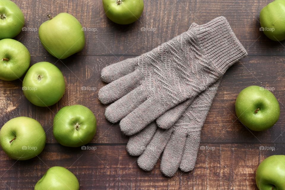 Gloves 