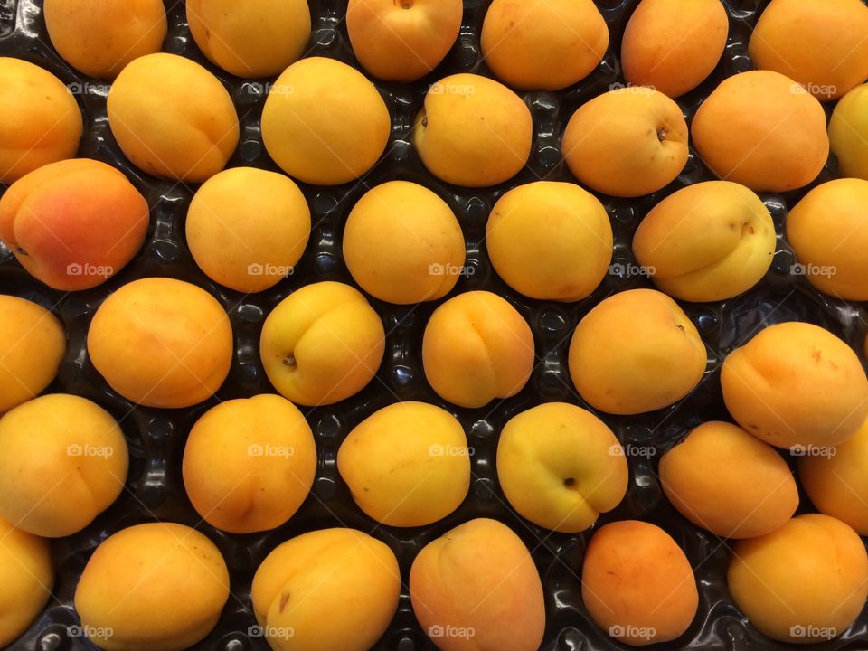 Organized apricots . Apricots organized for sale