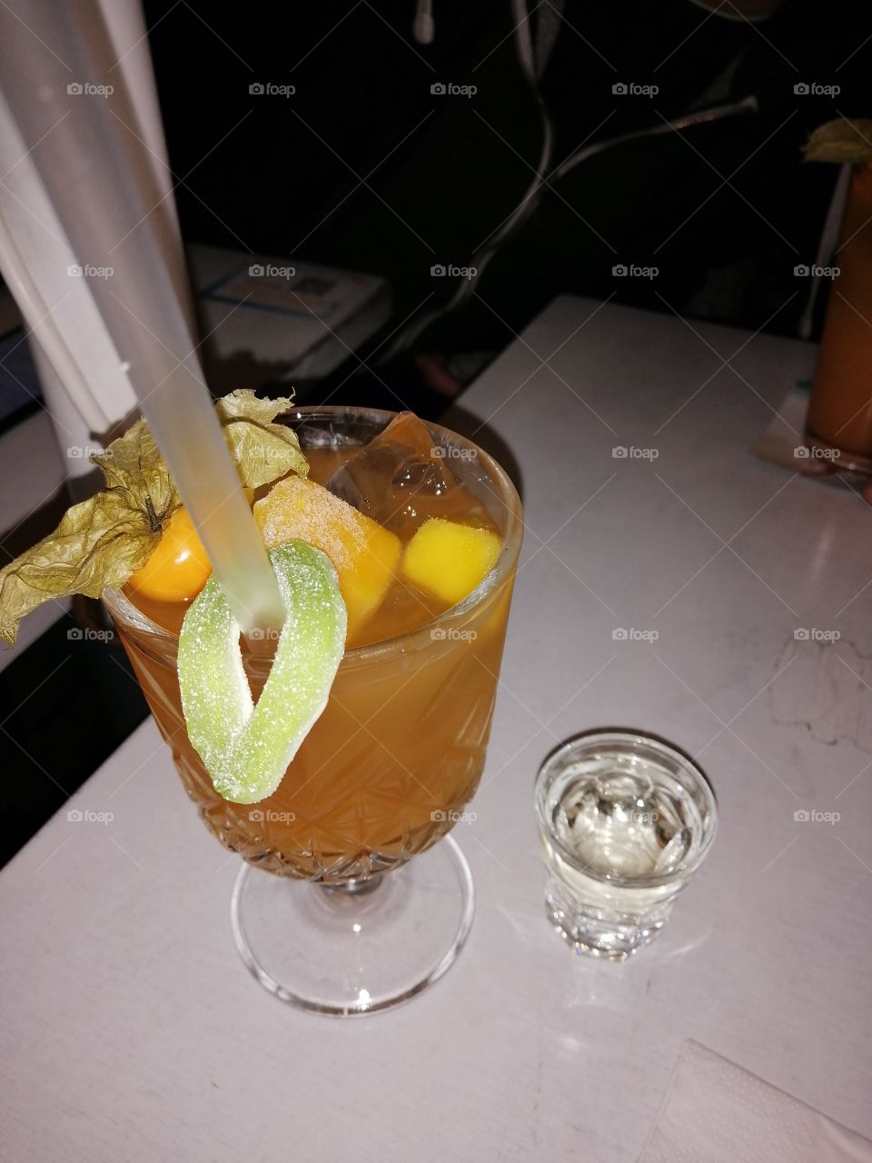 Cocktail in einer Outdoorbar in Coronazeiten