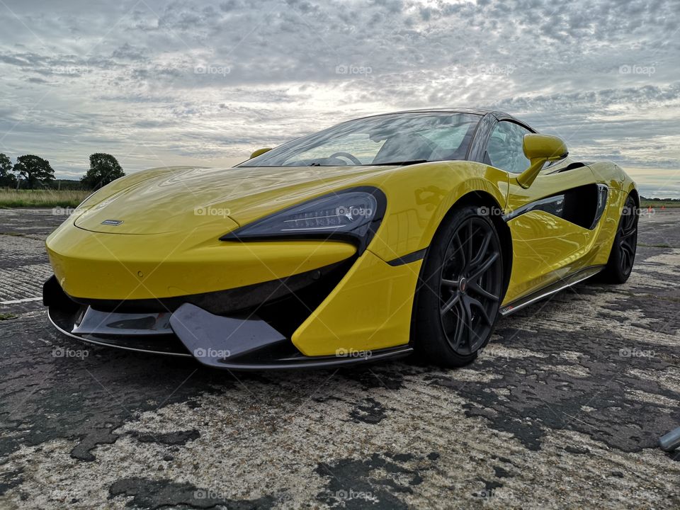 New McLaren 570 spider in yellow